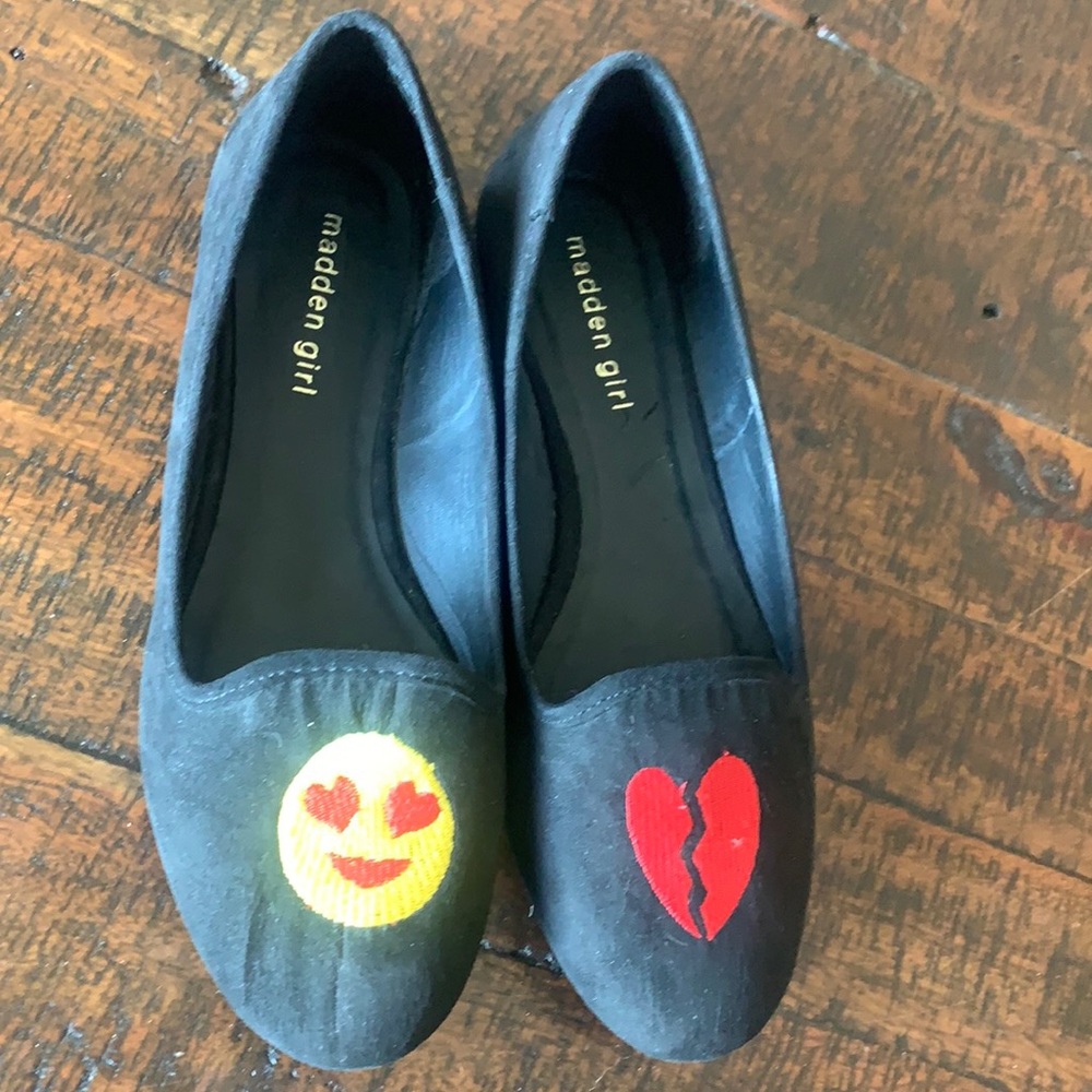 Madden Girl emoji flats, EUC, size 9